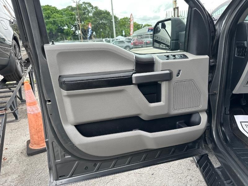 Ford F-150 2WD SuperCrew 139" XLT 2019
