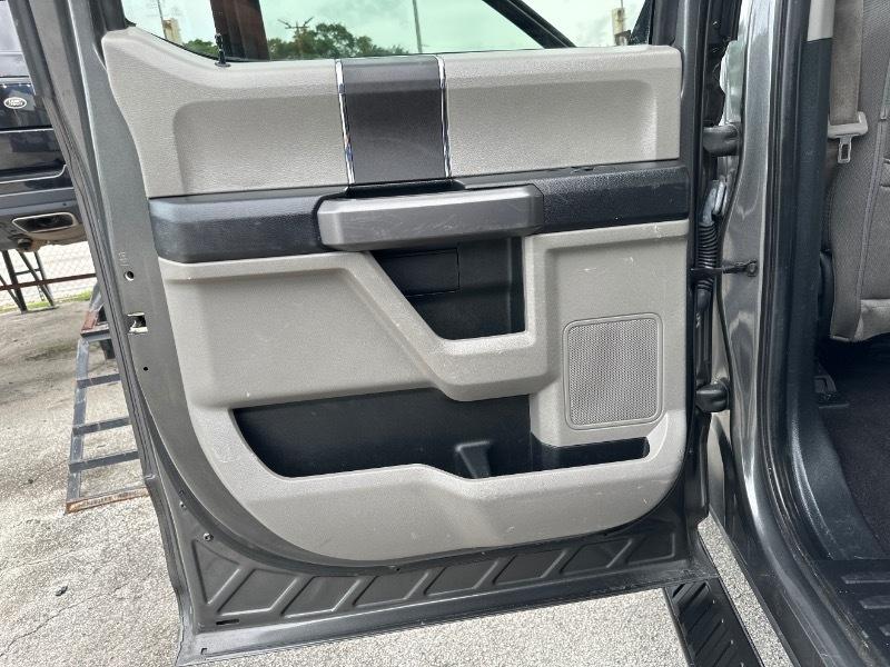 Ford F-150 2WD SuperCrew 139" XLT 2019