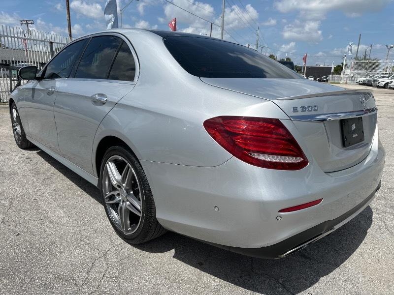 Mercedes-Benz E-Class E300 Luxury 4MATIC Sedan 2017