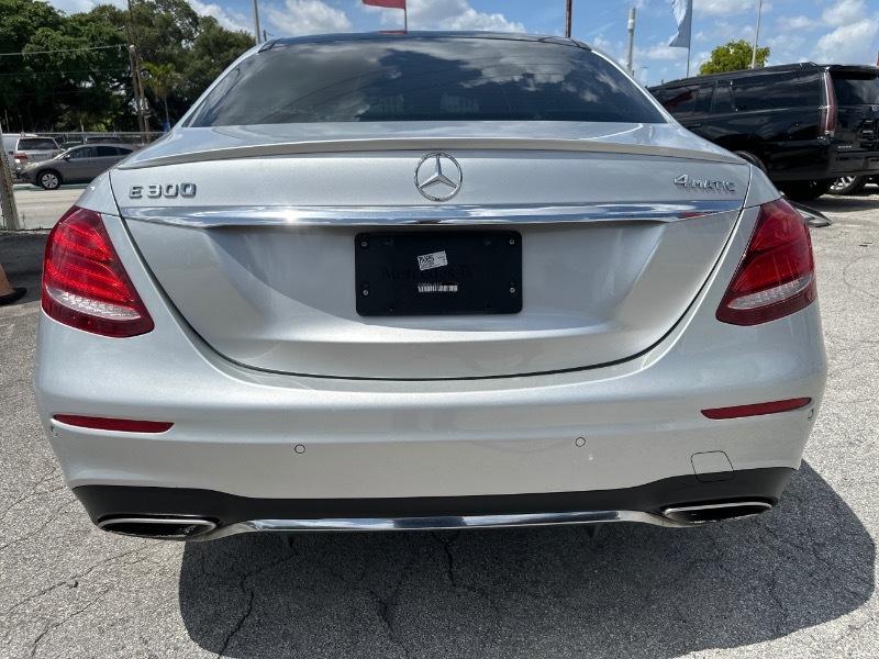 Mercedes-Benz E-Class E300 Luxury 4MATIC Sedan 2017