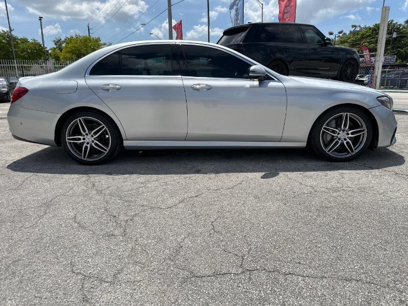Mercedes-Benz E-Class E300 Luxury 4MATIC Sedan 2017
