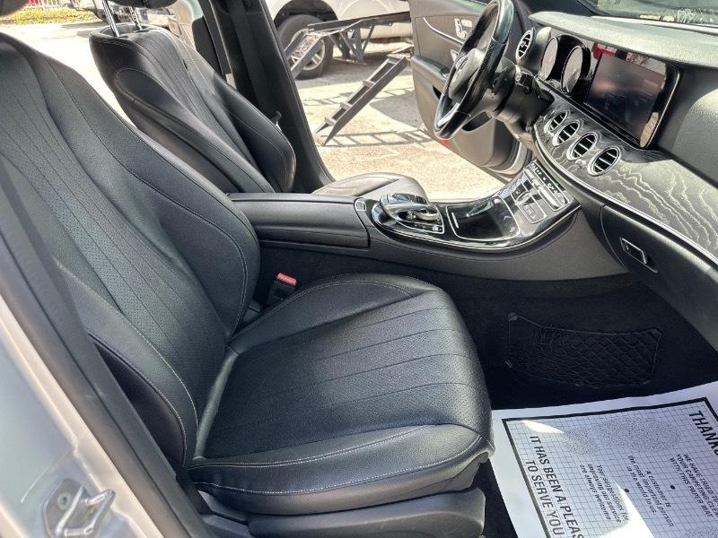 Mercedes-Benz E-Class E300 Luxury 4MATIC Sedan 2017