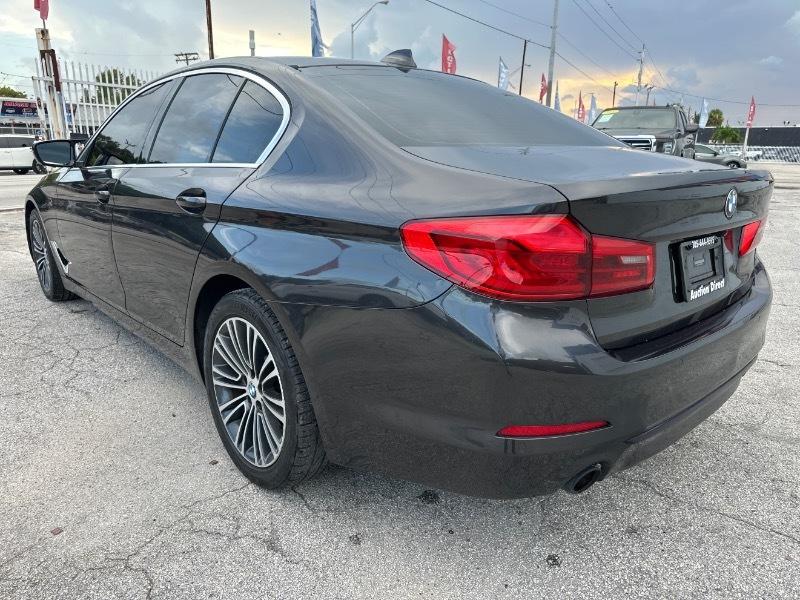 BMW 5-Series 530i 2019