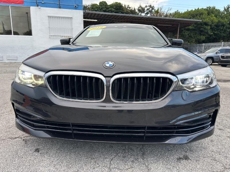 BMW 5-Series 530i 2019