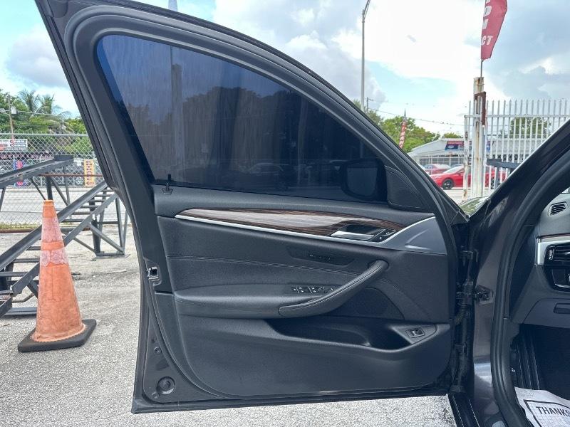 BMW 5-Series 530i 2019