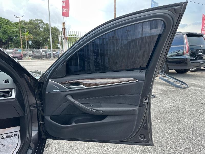 BMW 5-Series 530i 2019
