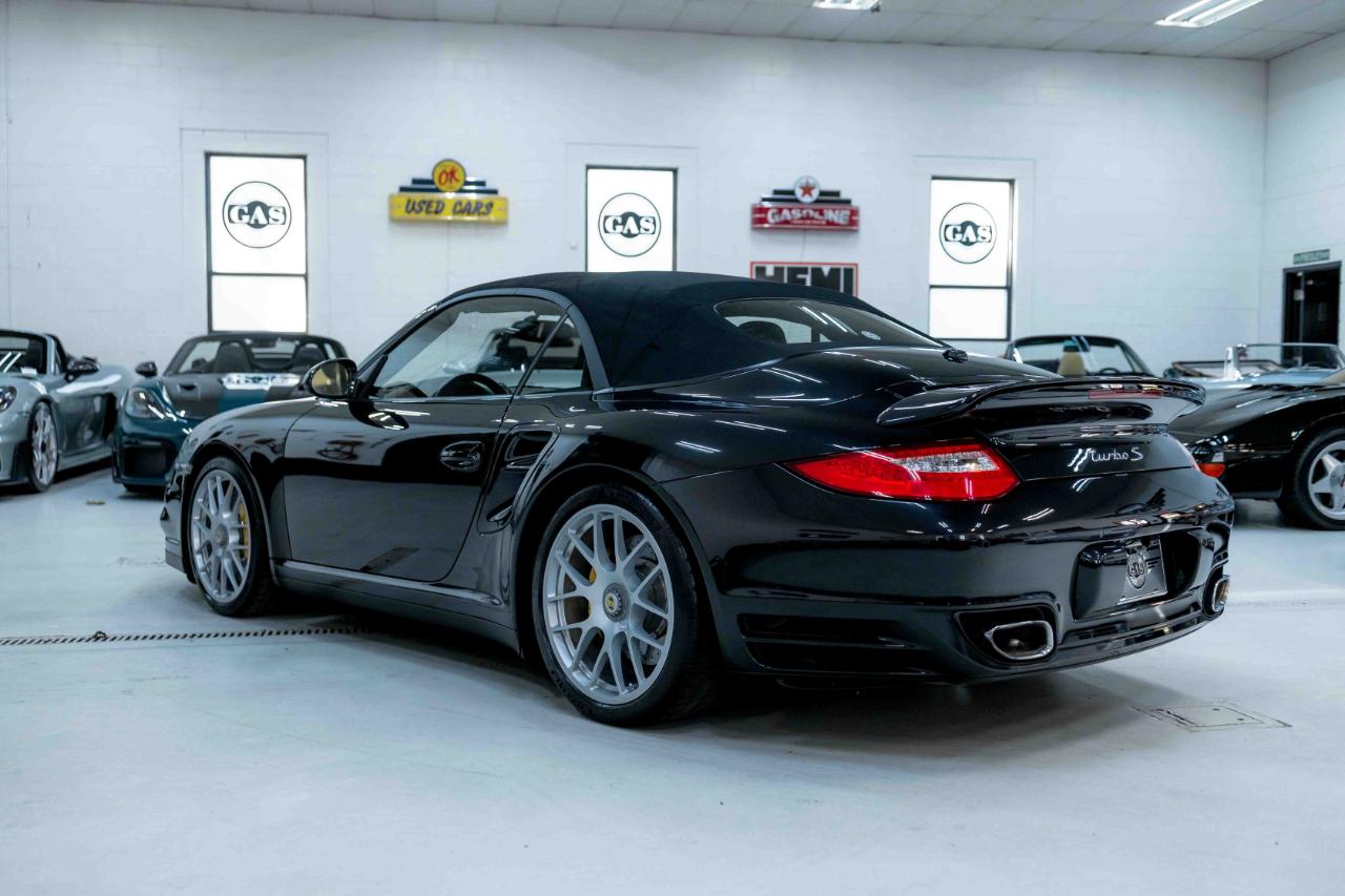 Porsche 911 Turbo S Cabriolet 2011