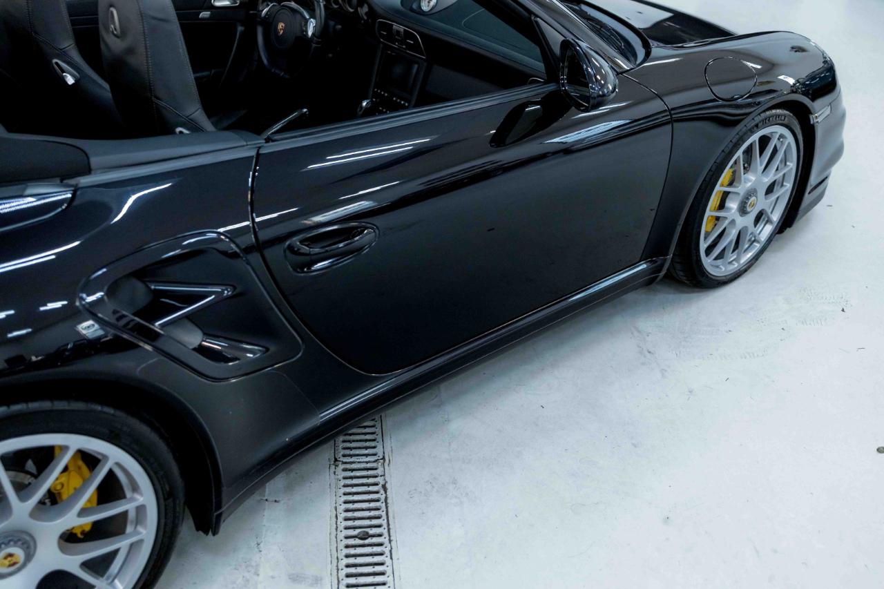 Porsche 911 Turbo S Cabriolet 2011