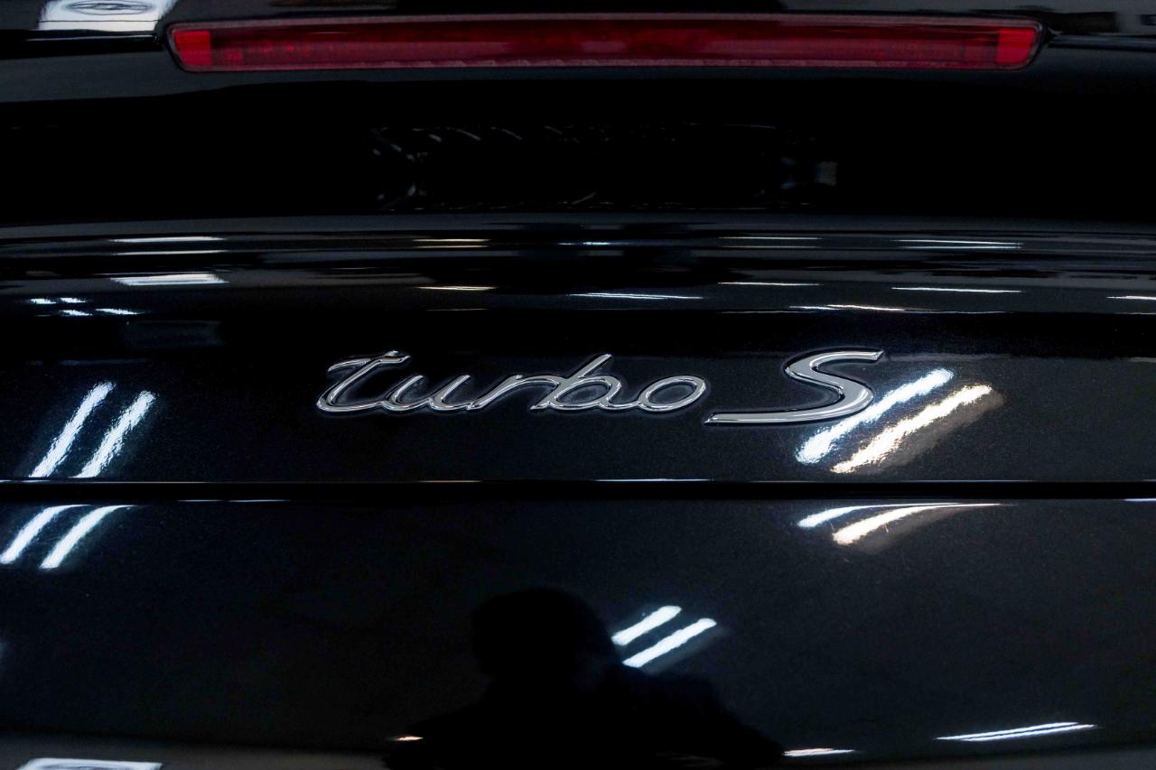 Porsche 911 Turbo S Cabriolet 2011