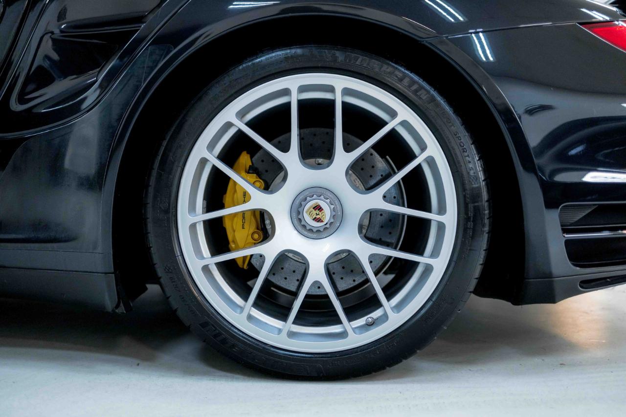 Porsche 911 Turbo S Cabriolet 2011