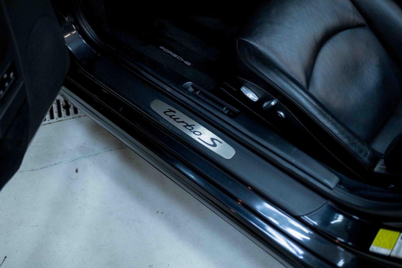 Porsche 911 Turbo S Cabriolet 2011