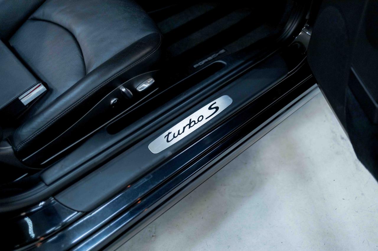 Porsche 911 Turbo S Cabriolet 2011