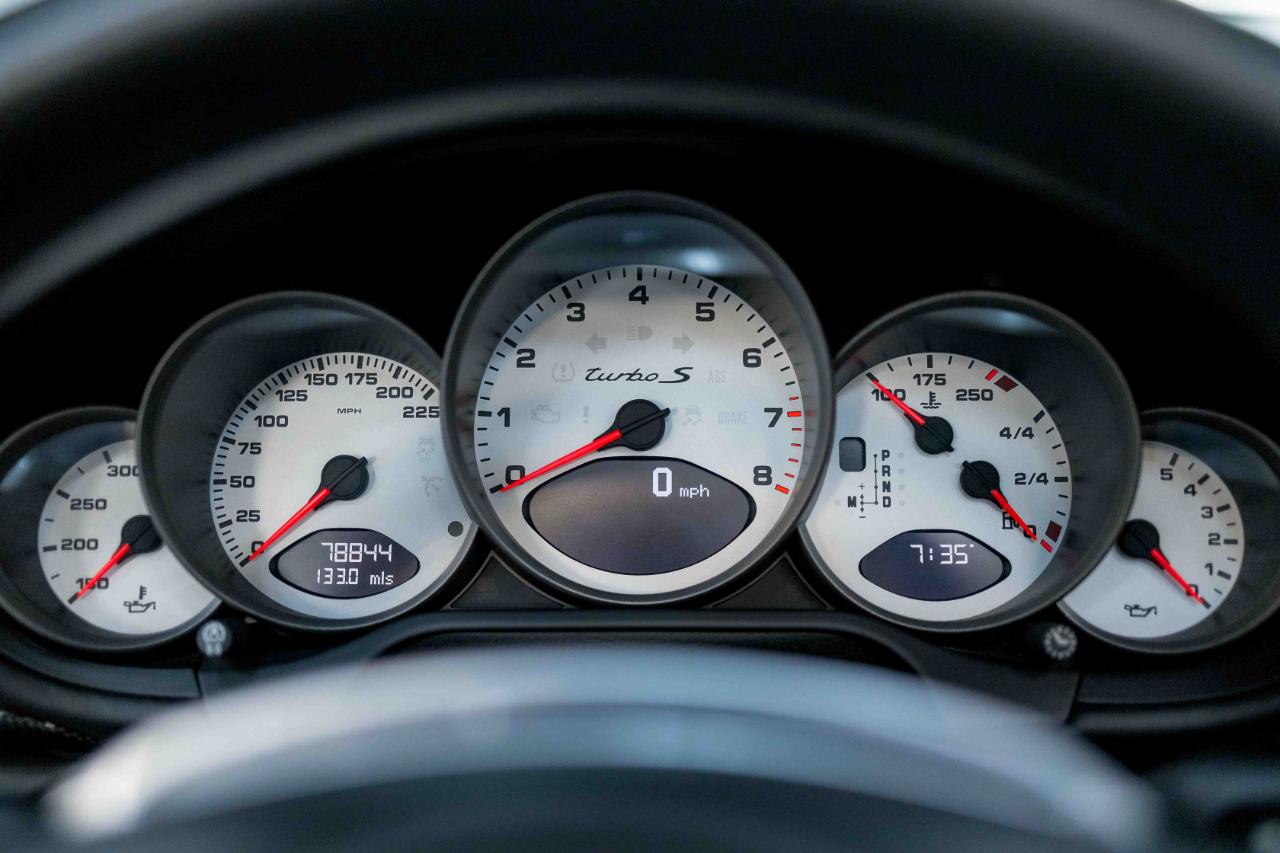 Porsche 911 Turbo S Cabriolet 2011