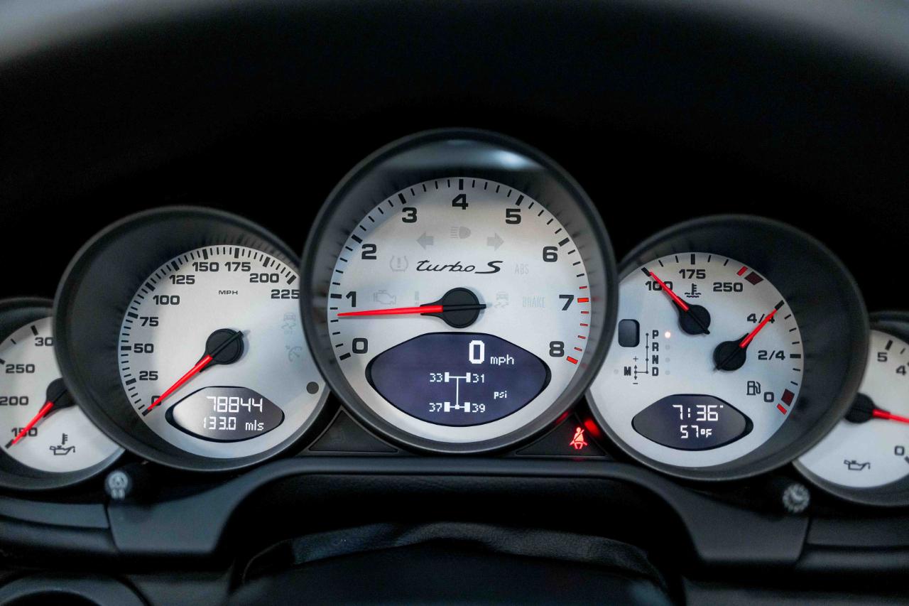 Porsche 911 Turbo S Cabriolet 2011