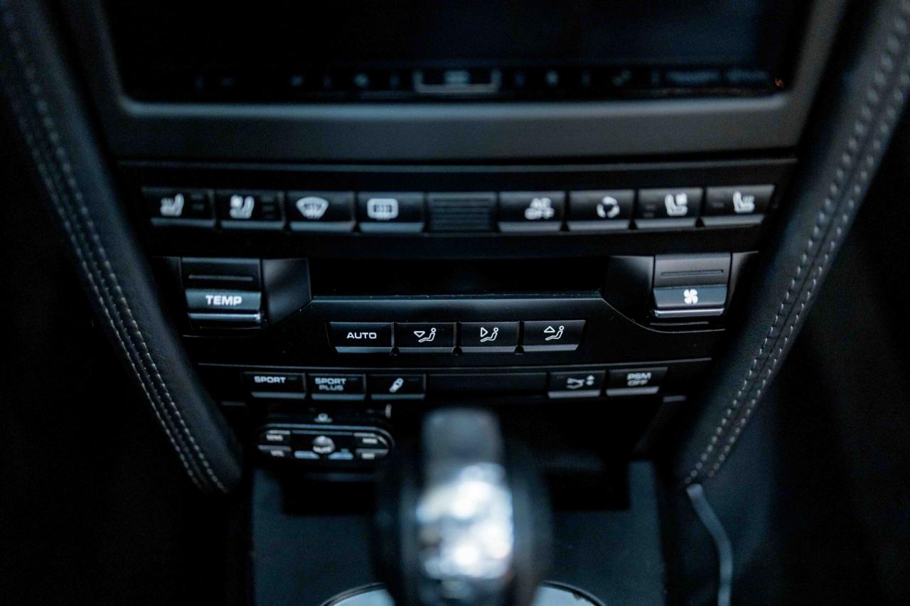 Porsche 911 Turbo S Cabriolet 2011