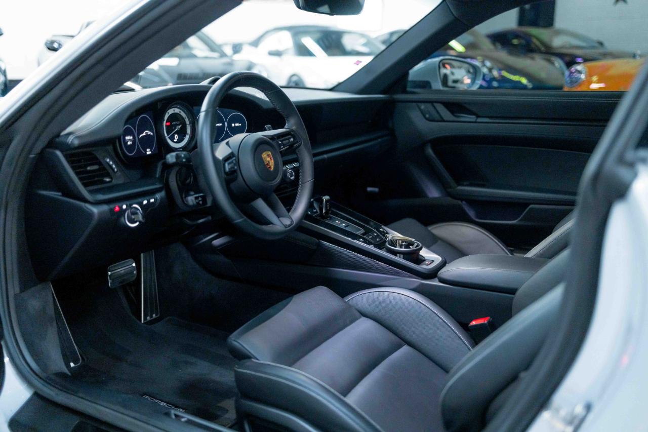 Porsche 911 Carrera GTS 2024