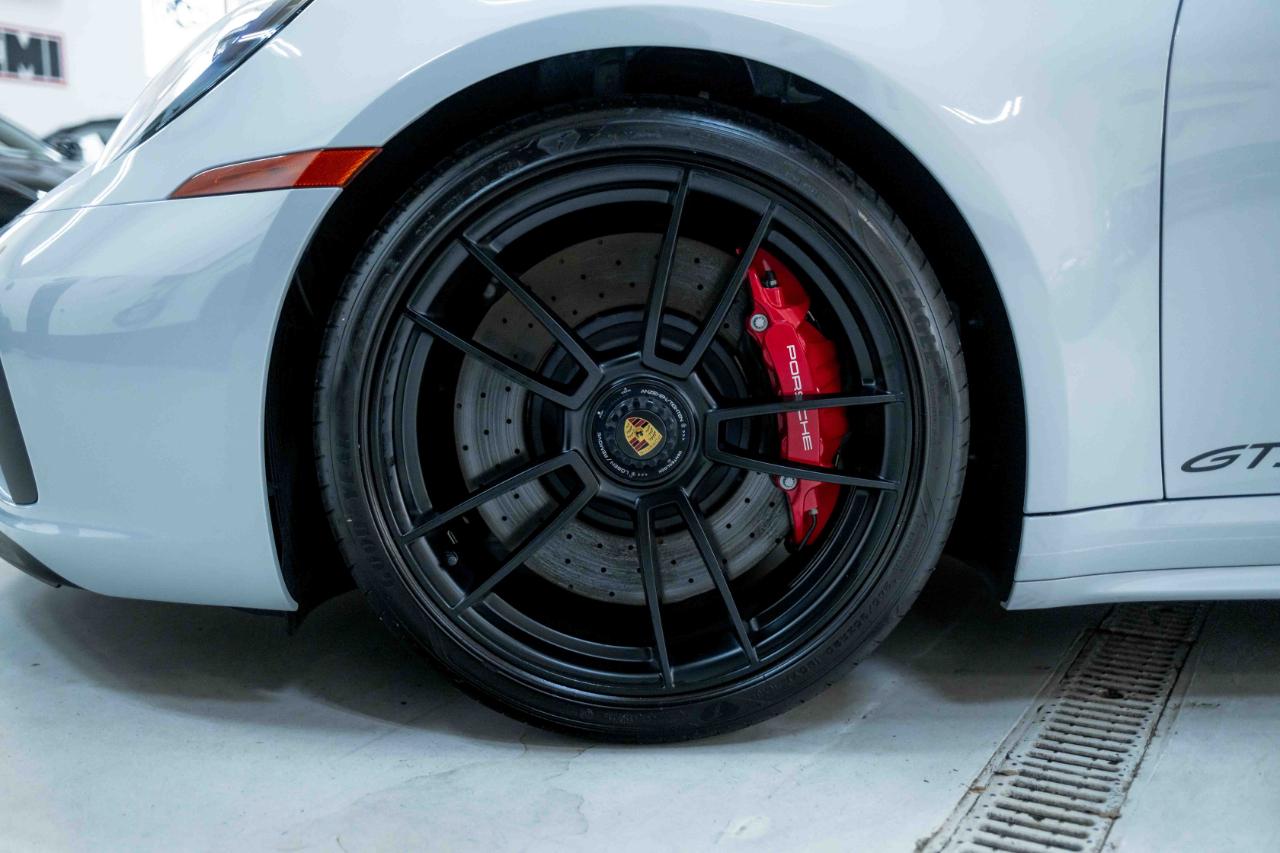 Porsche 911 Carrera GTS 2024