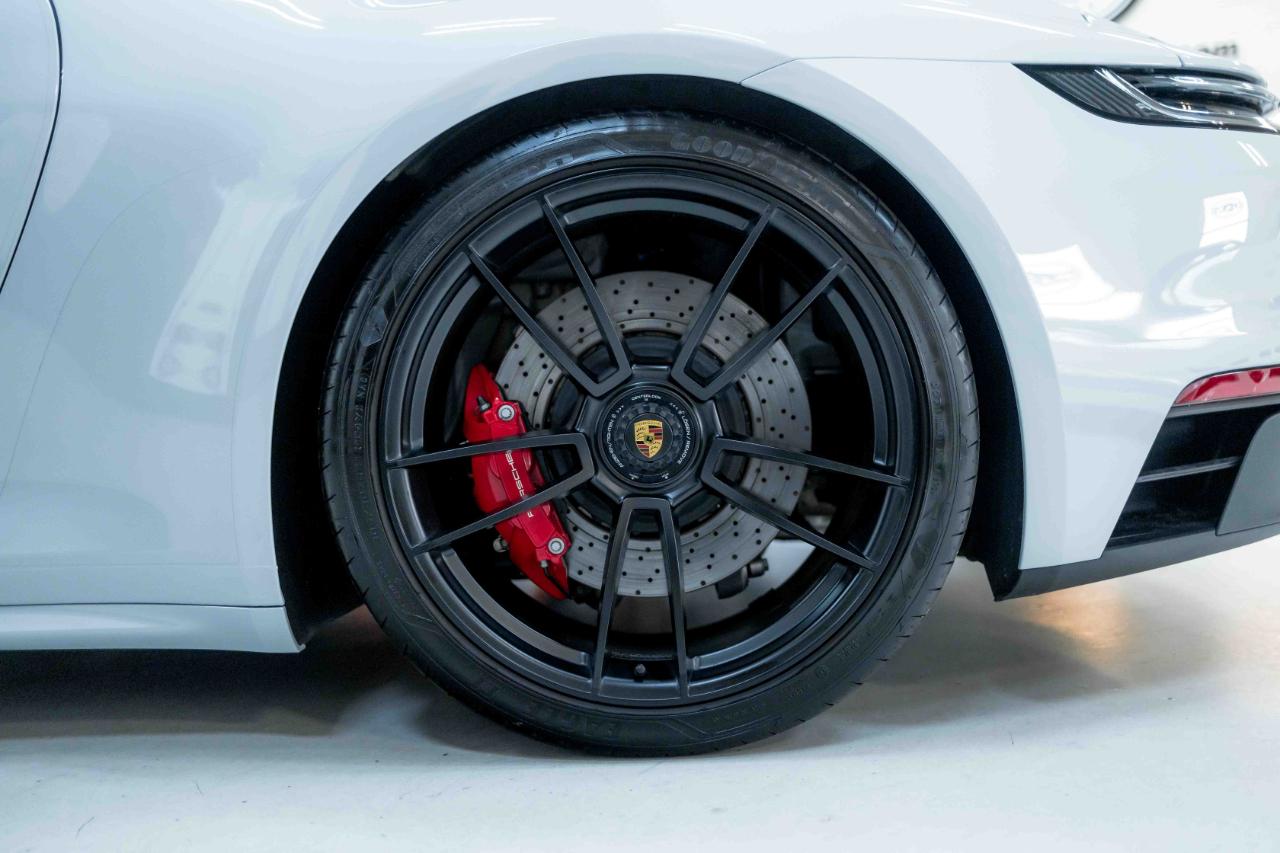 Porsche 911 Carrera GTS 2024