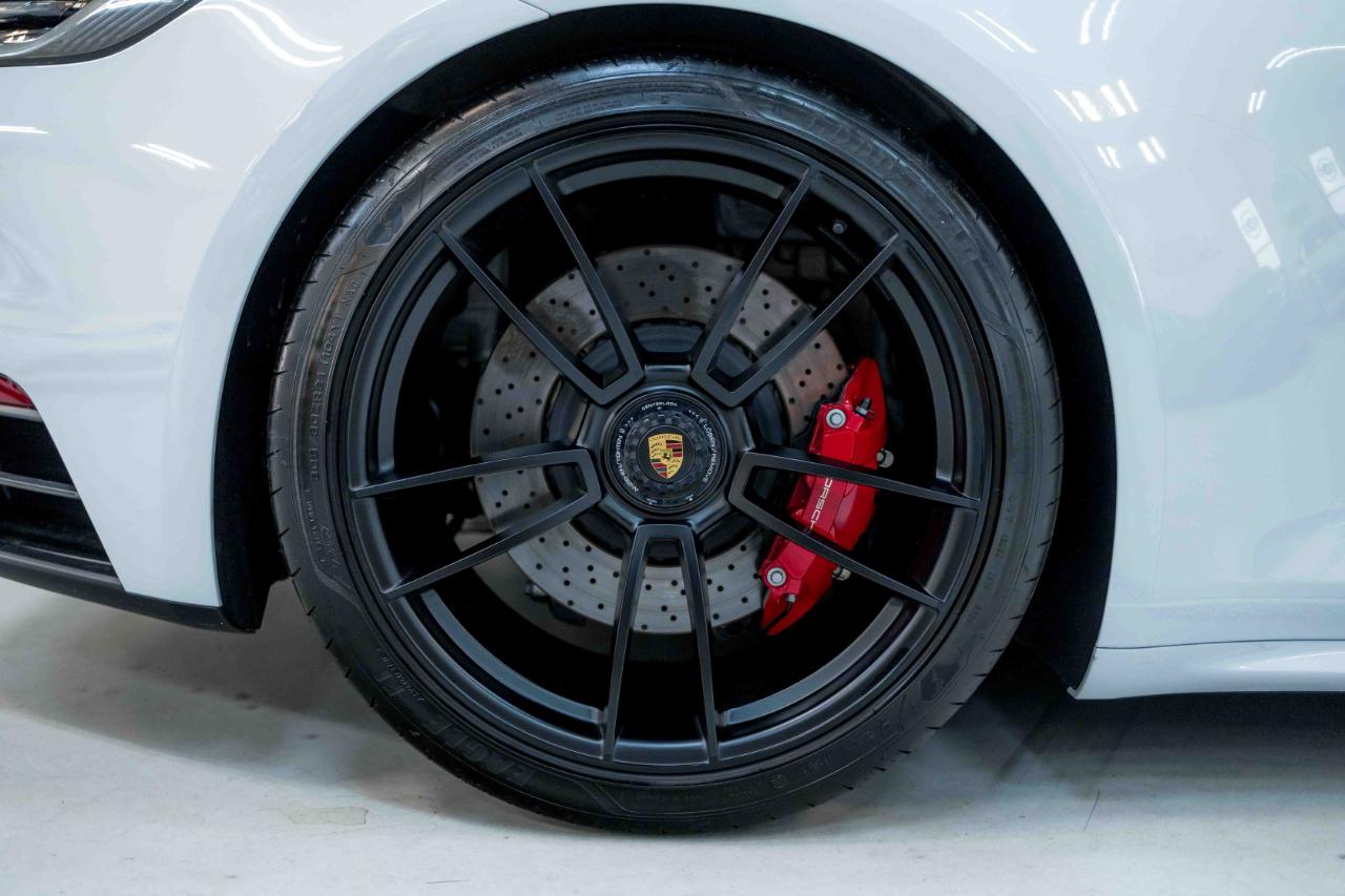 Porsche 911 Carrera GTS 2024