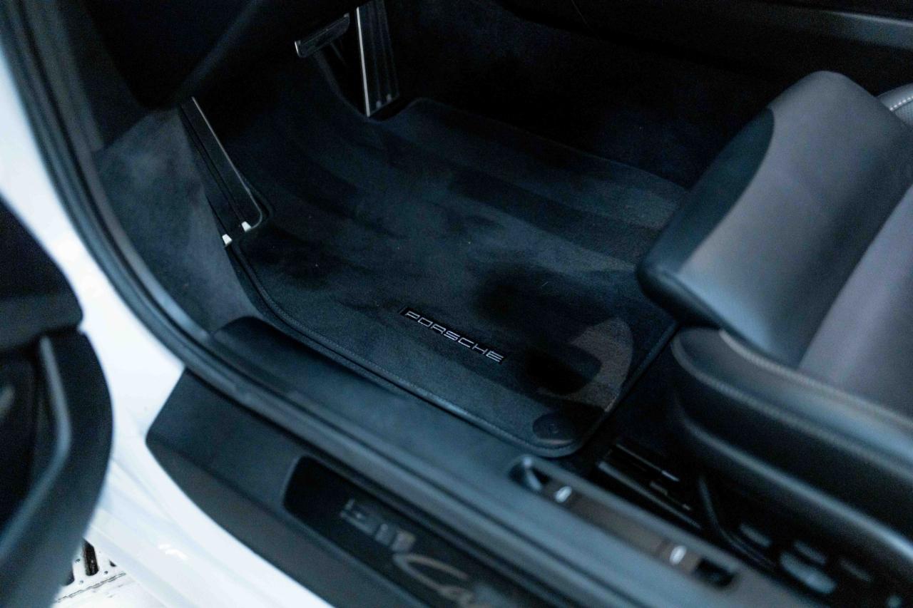 Porsche 911 Carrera GTS 2024