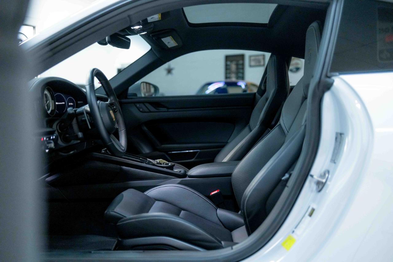 Porsche 911 Carrera GTS 2024