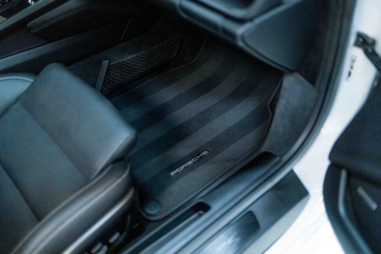 Porsche 911 Carrera GTS 2024