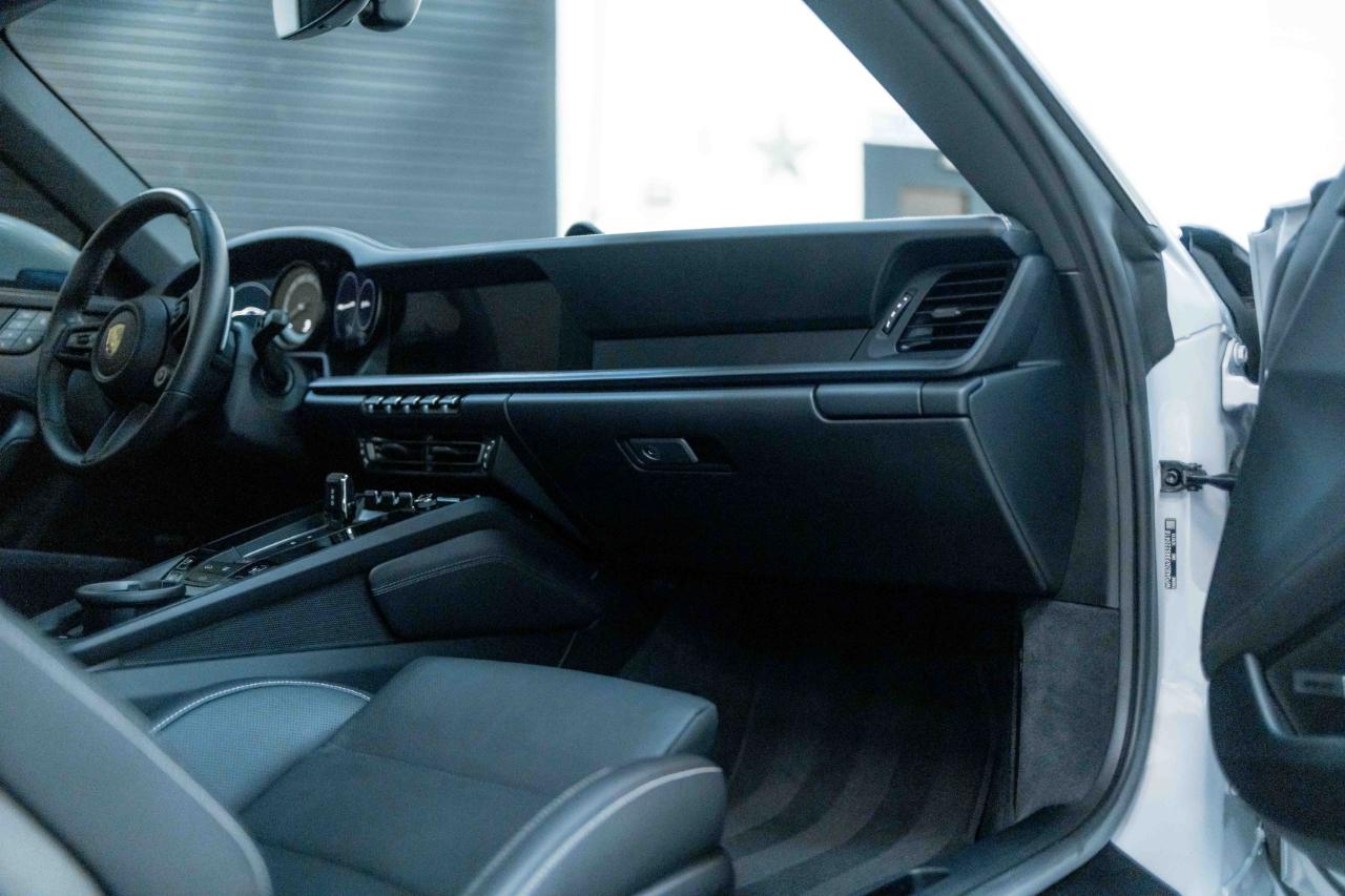 Porsche 911 Carrera GTS 2024