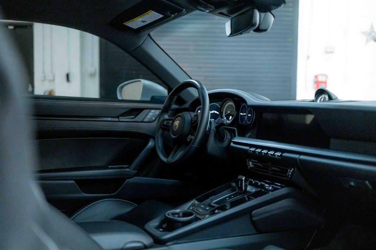 Porsche 911 Carrera GTS 2024