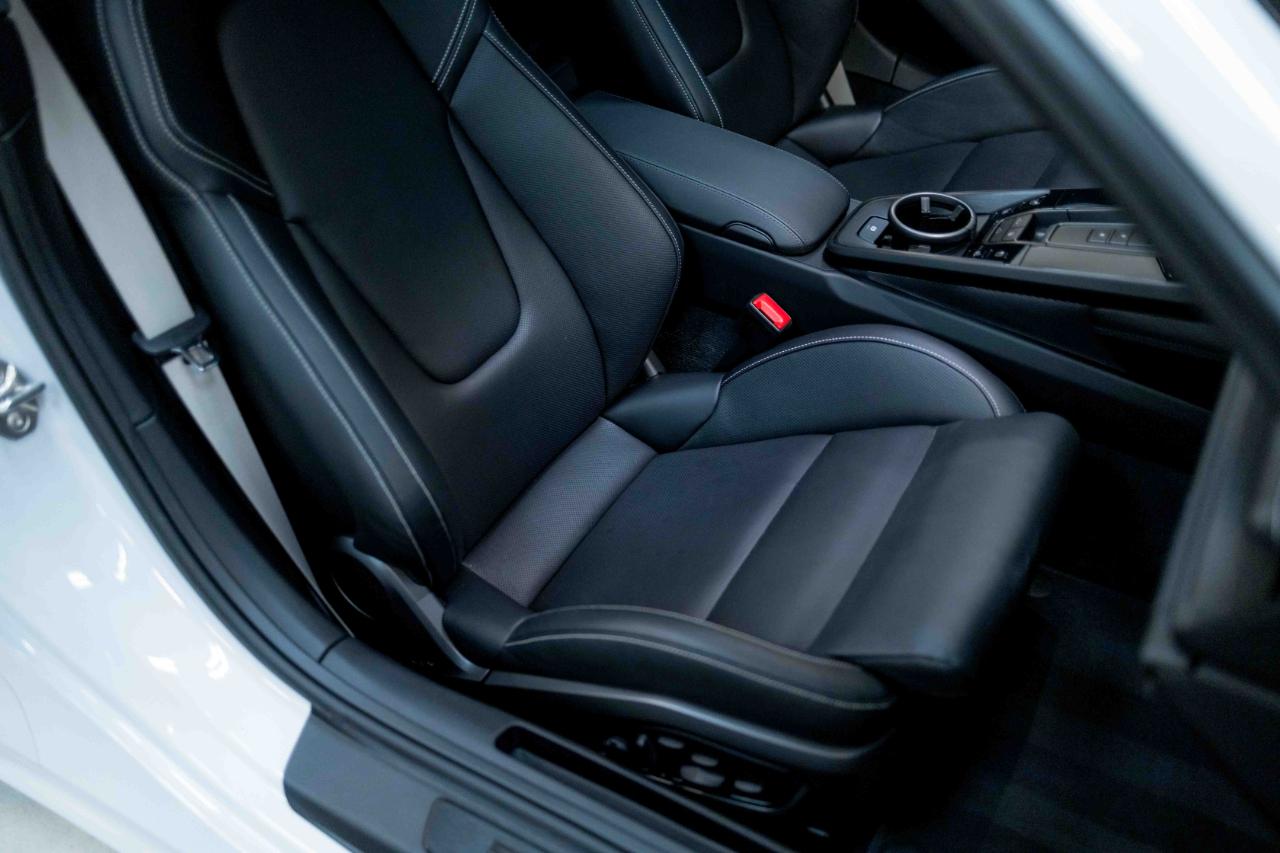 Porsche 911 Carrera GTS 2024