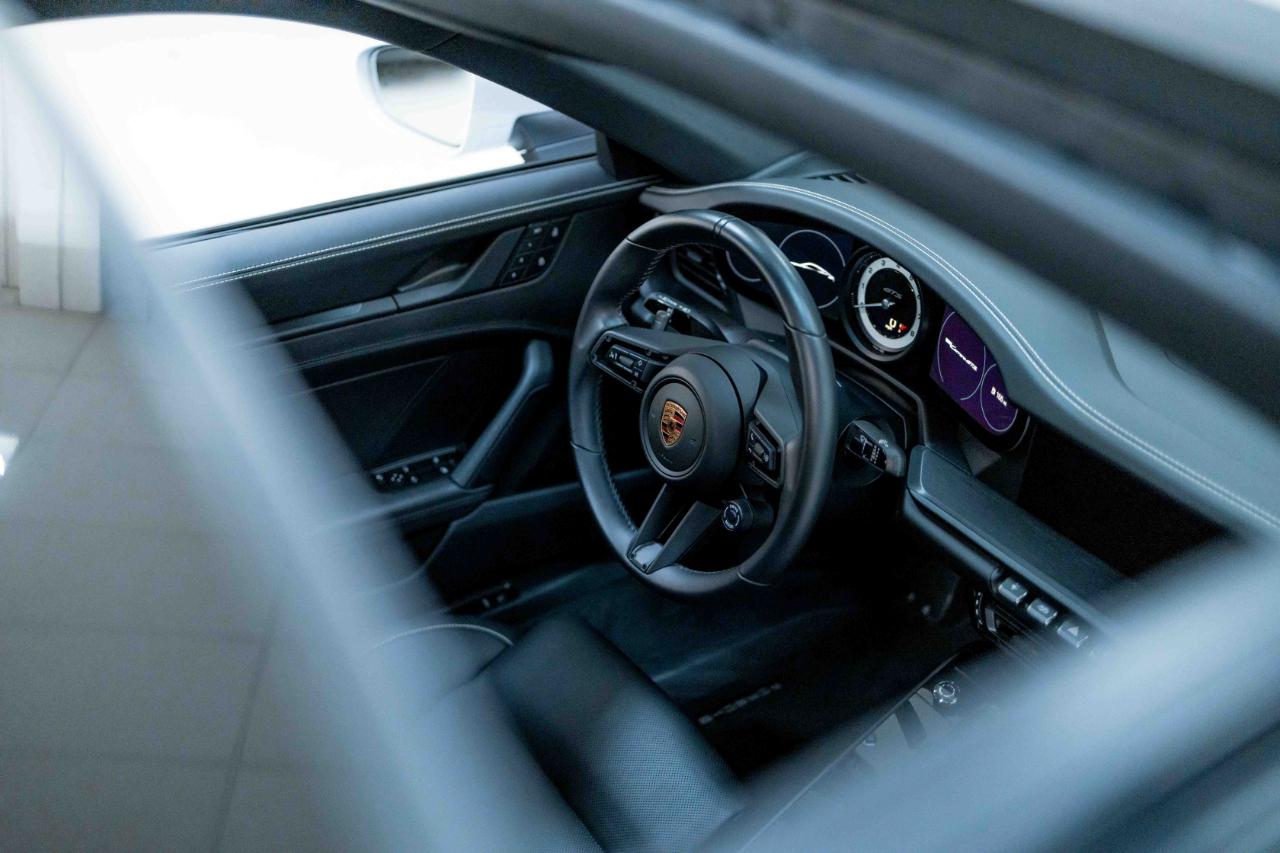 Porsche 911 Carrera GTS 2024