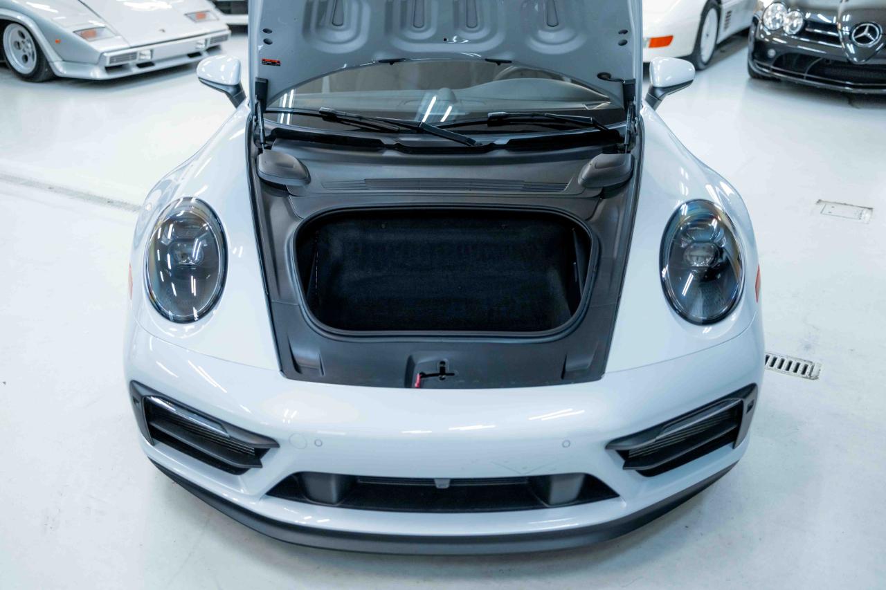 Porsche 911 Carrera GTS 2024