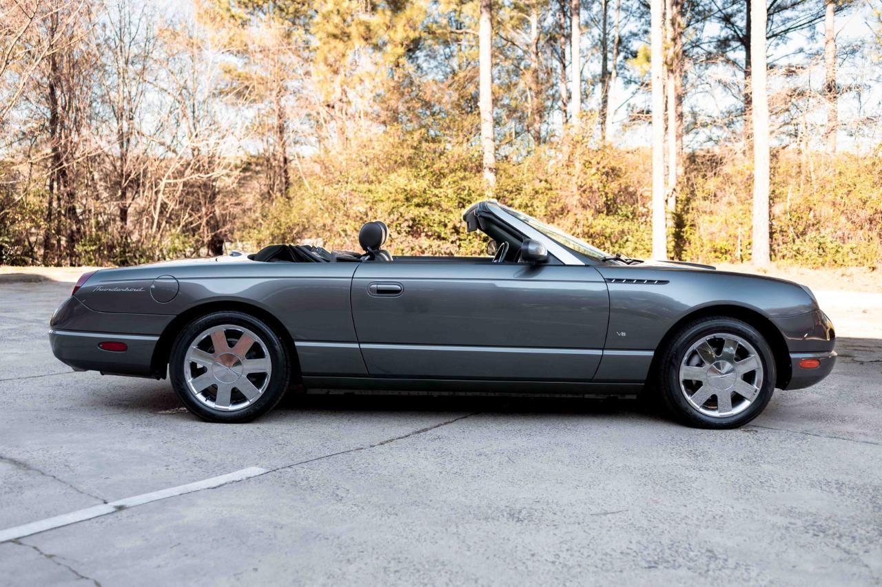 Ford Thunderbird Deluxe 2003