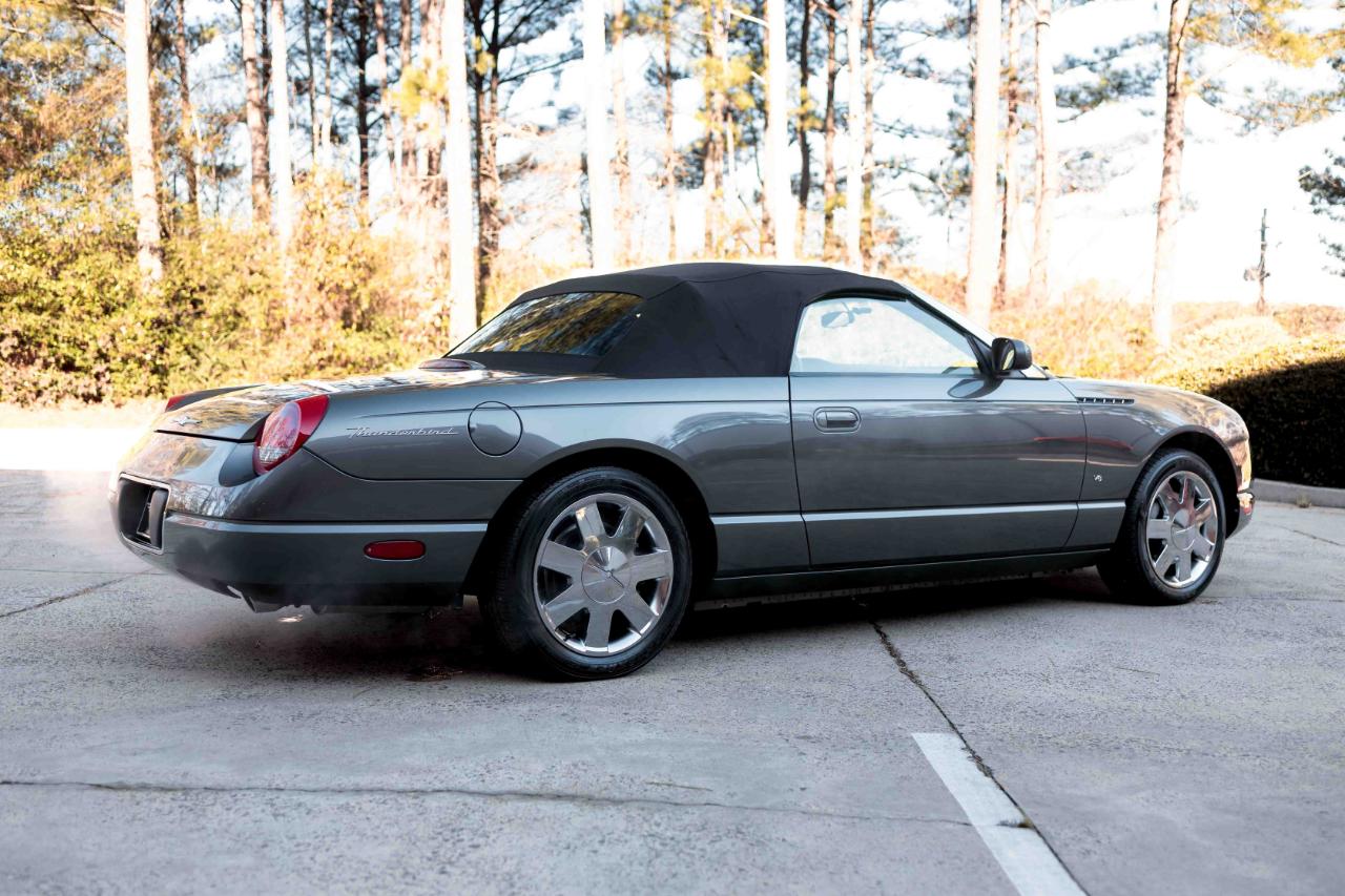 Ford Thunderbird Deluxe 2003