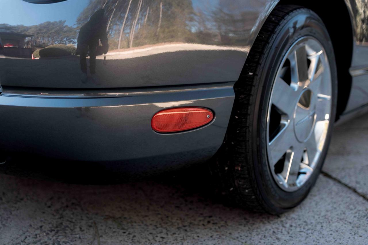 Ford Thunderbird Deluxe 2003