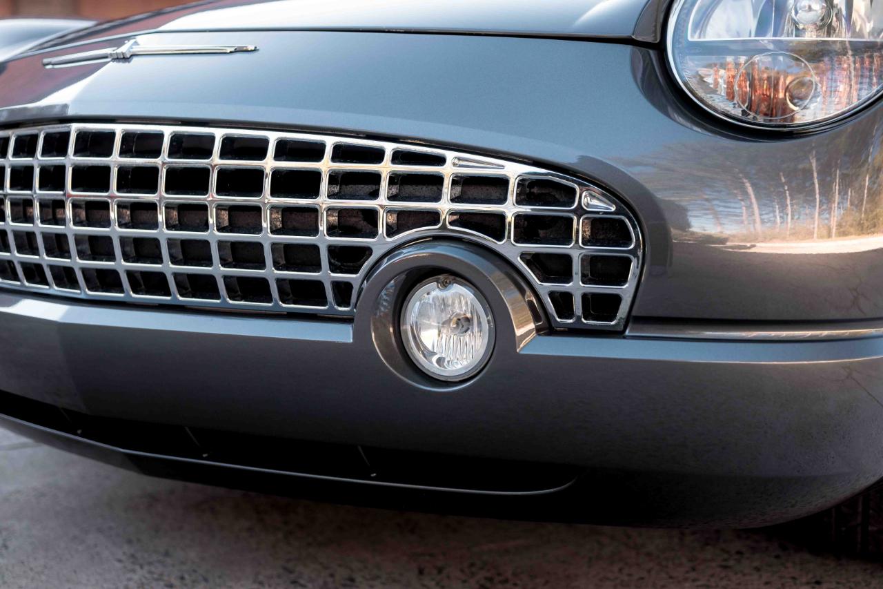Ford Thunderbird Deluxe 2003
