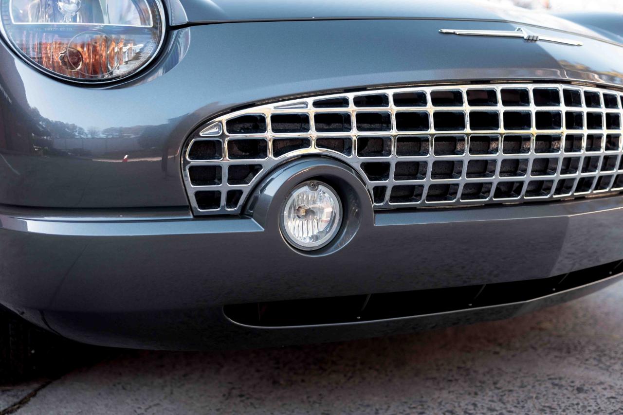 Ford Thunderbird Deluxe 2003