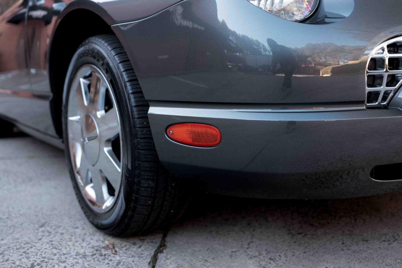 Ford Thunderbird Deluxe 2003