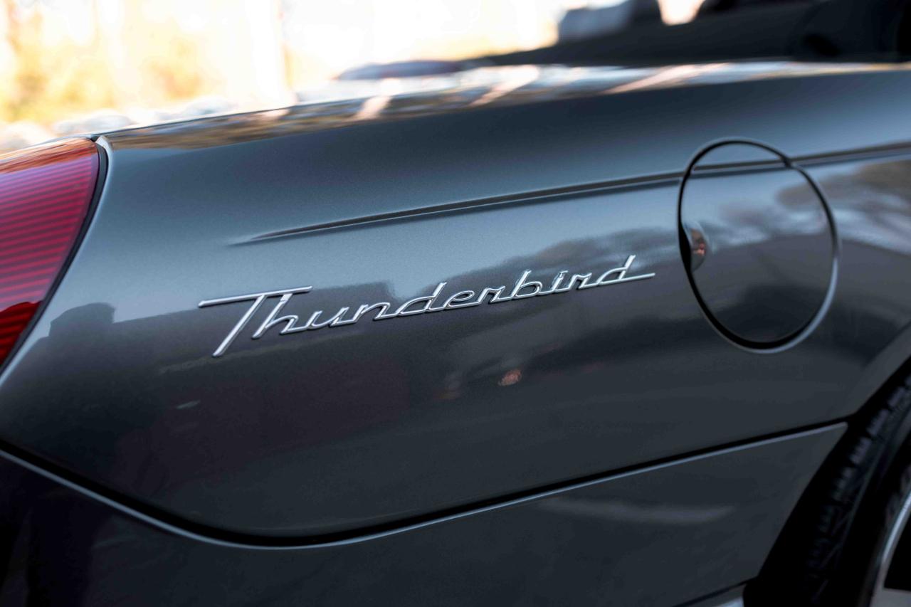 Ford Thunderbird Deluxe 2003