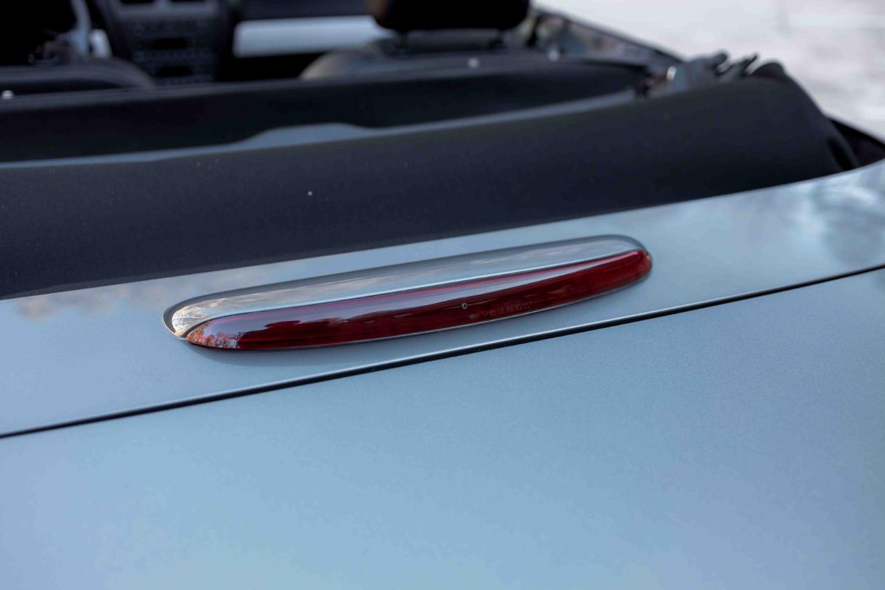 Ford Thunderbird Deluxe 2003