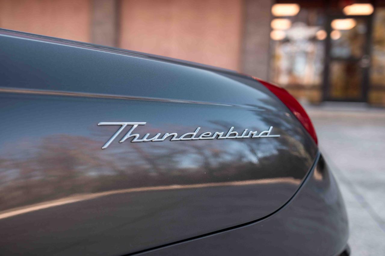 Ford Thunderbird Deluxe 2003