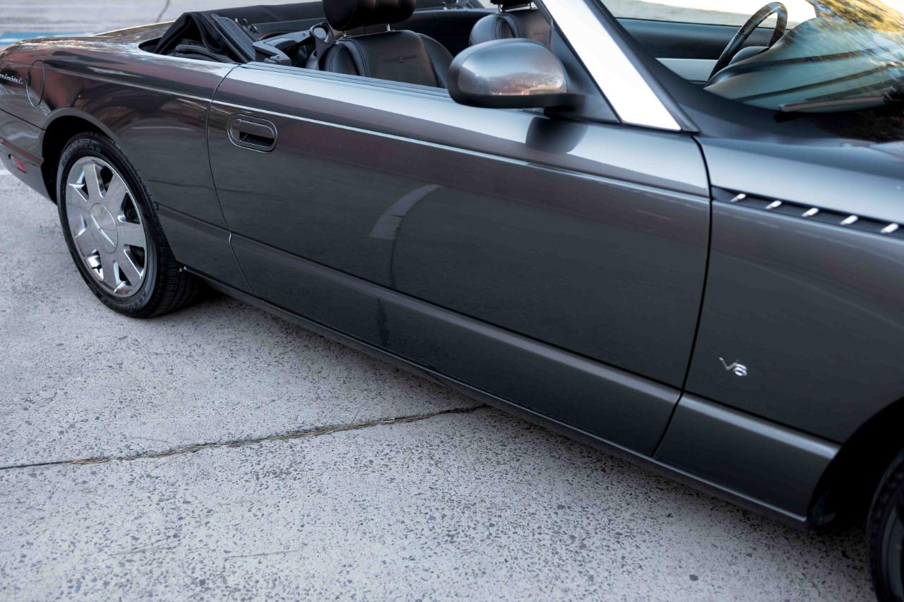 Ford Thunderbird Deluxe 2003