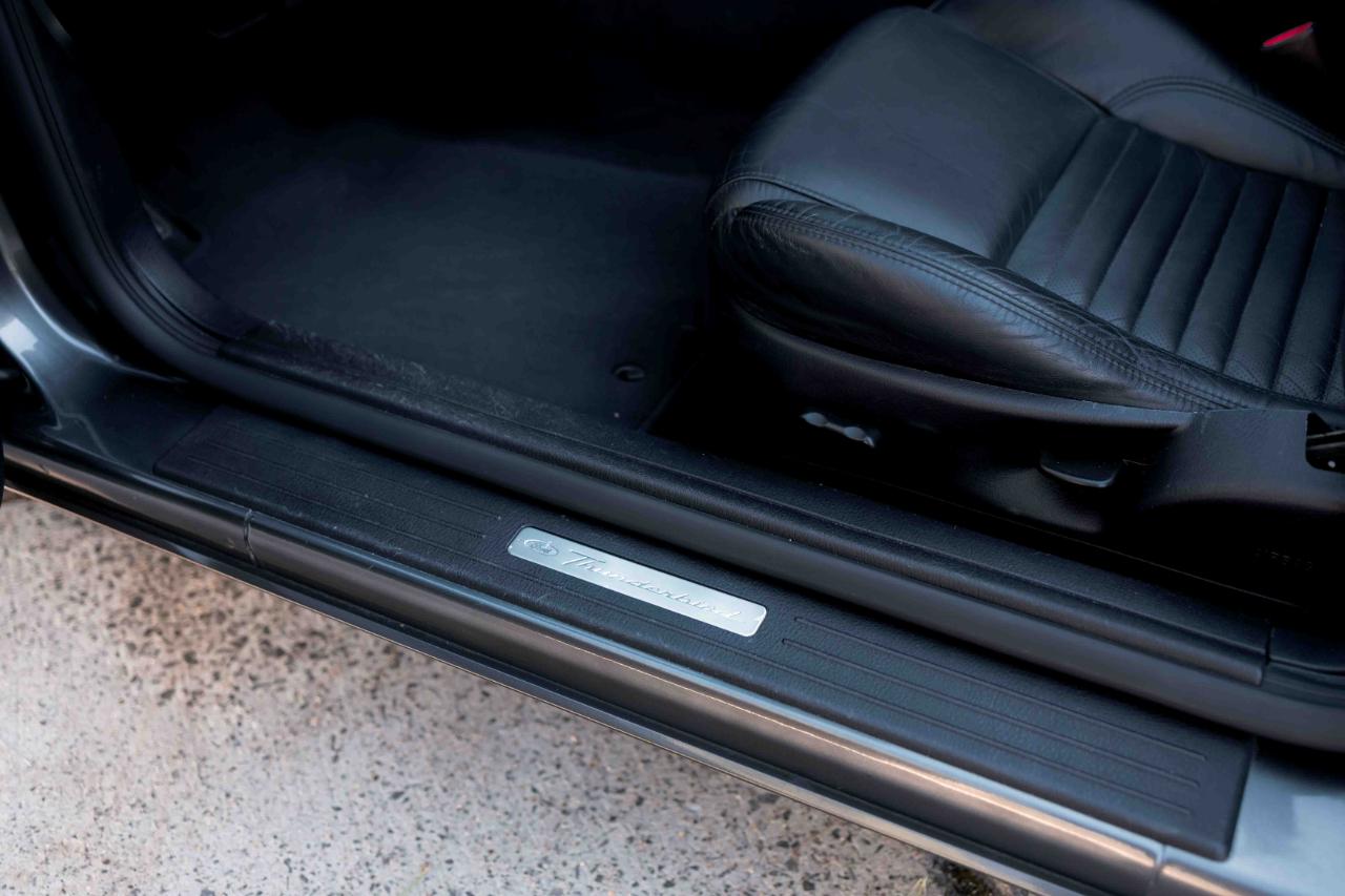 Ford Thunderbird Deluxe 2003