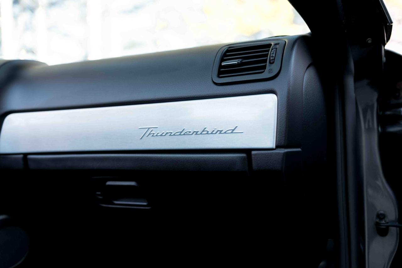 Ford Thunderbird Deluxe 2003