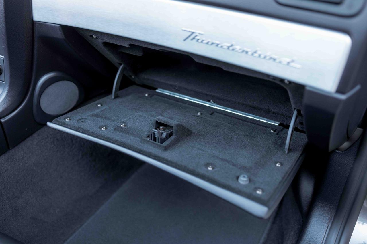 Ford Thunderbird Deluxe 2003