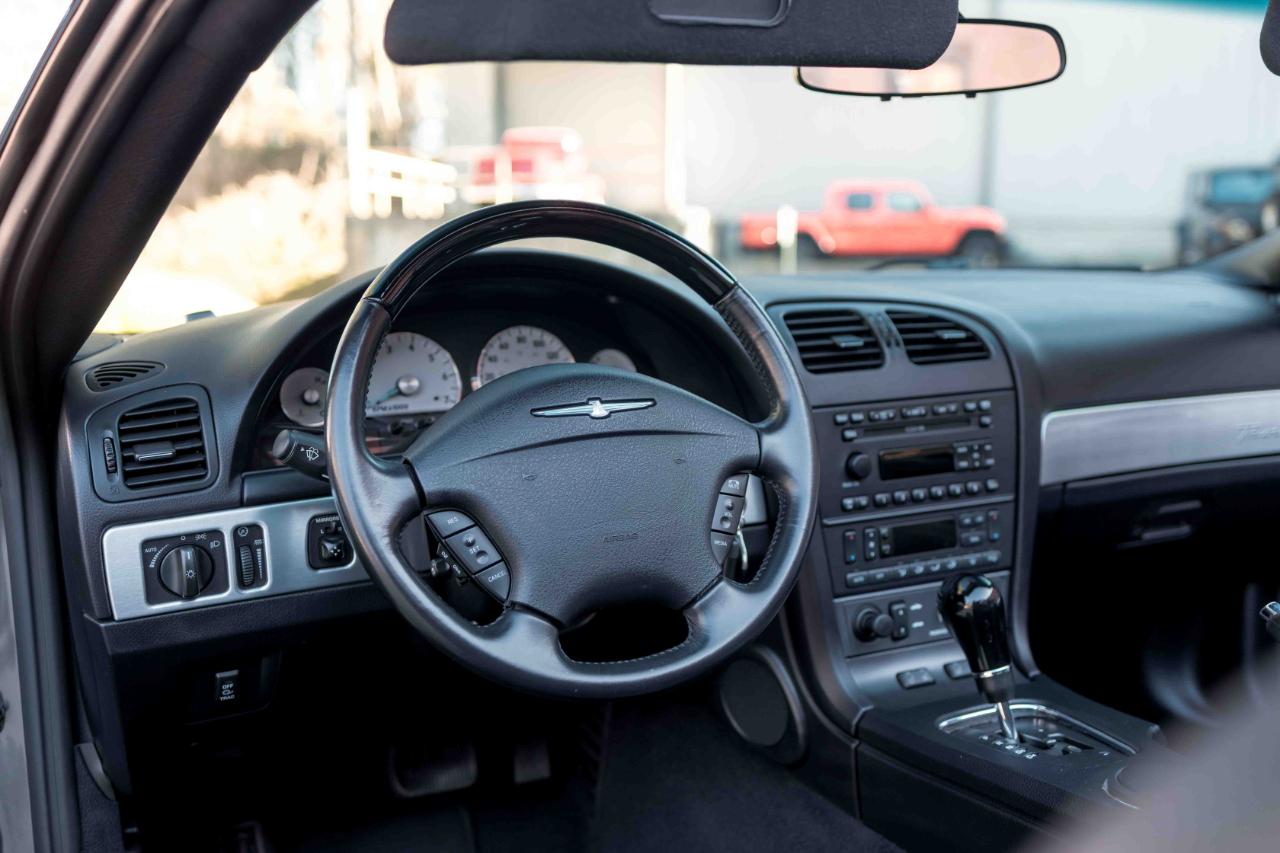 Ford Thunderbird Deluxe 2003
