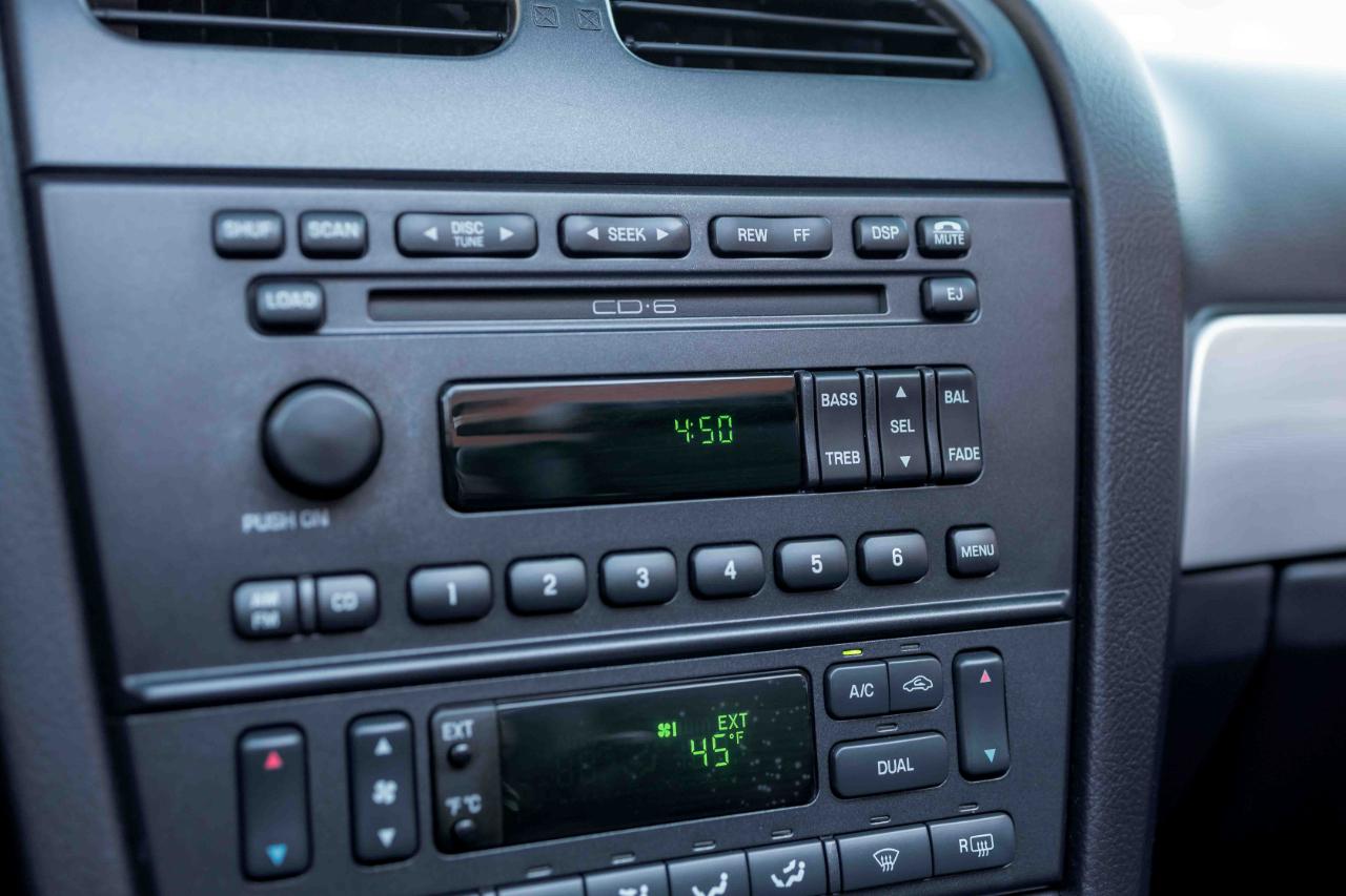 Ford Thunderbird Deluxe 2003