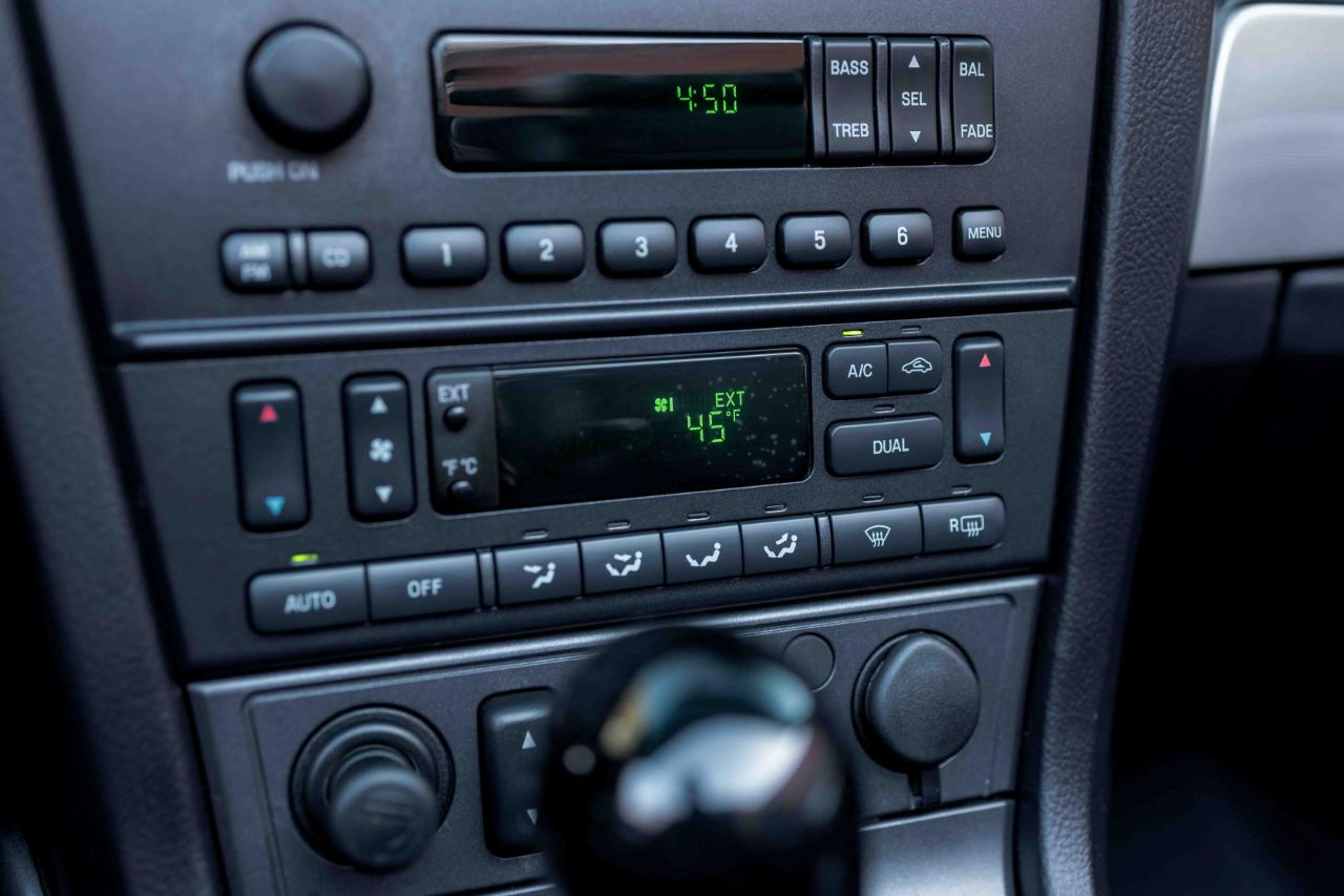 Ford Thunderbird Deluxe 2003