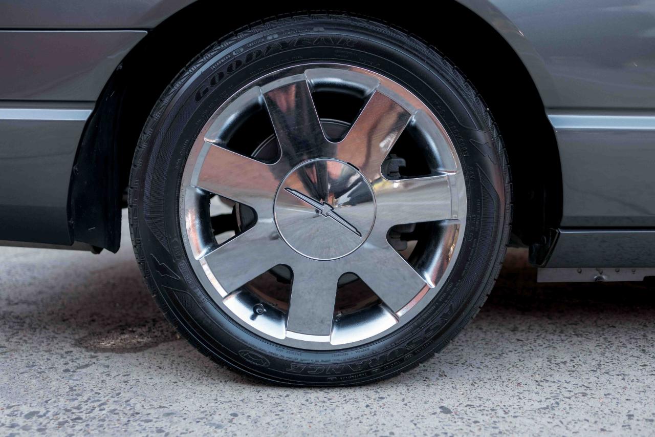 Ford Thunderbird Deluxe 2003