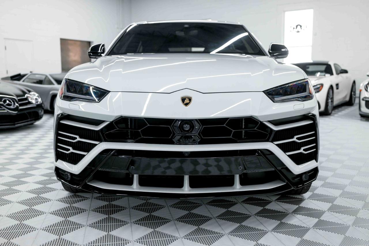 Lamborghini Urus Base 2020