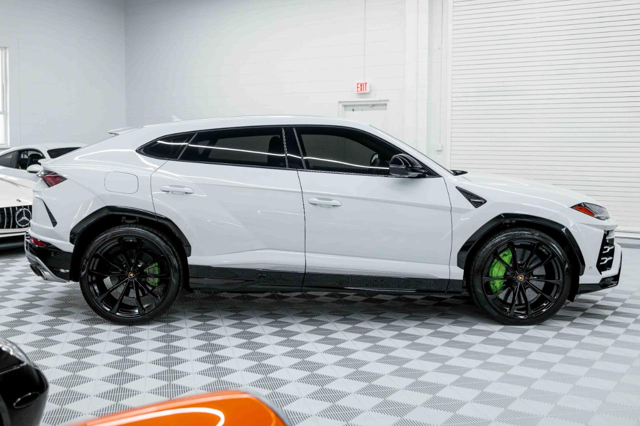 Lamborghini Urus Base 2020